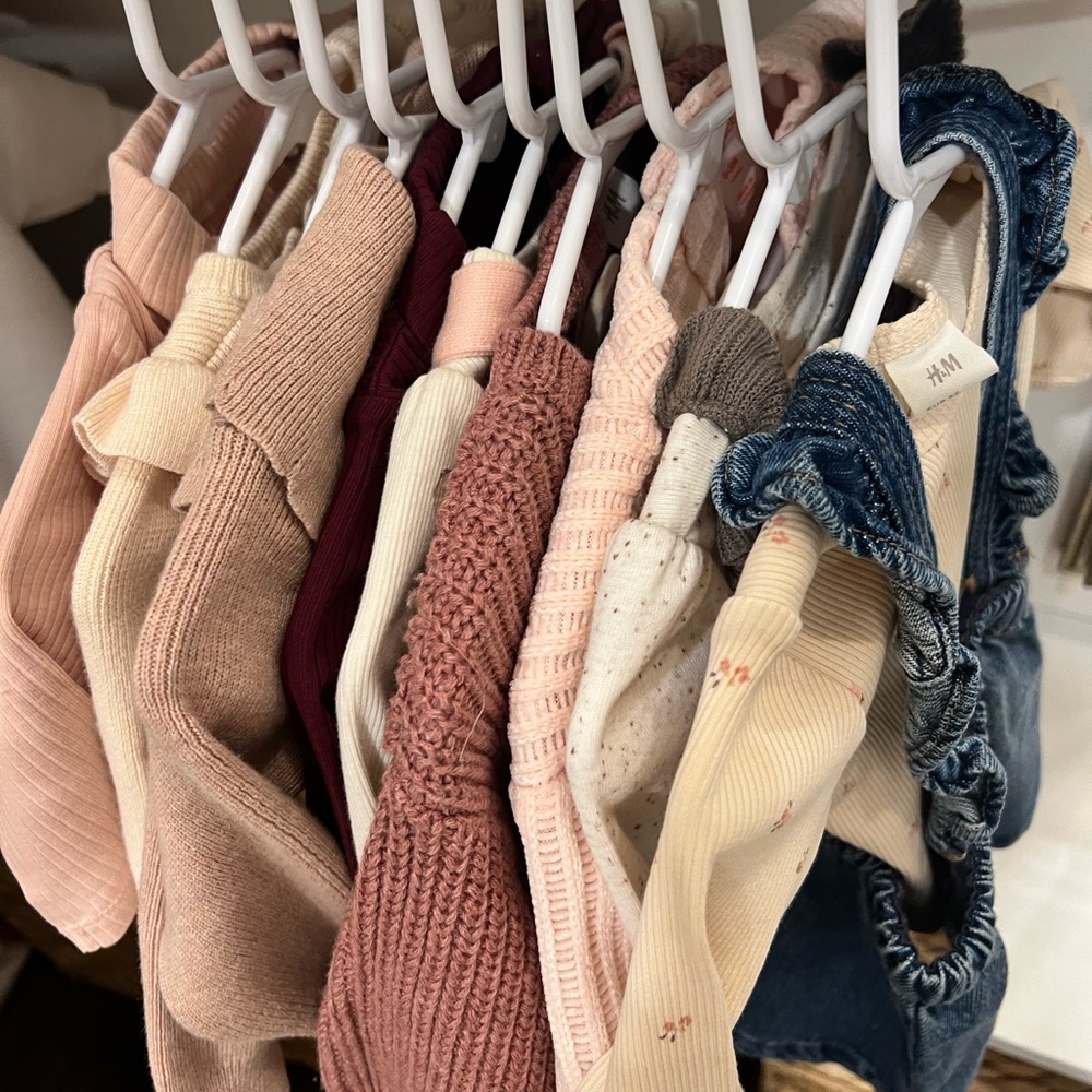 H&M and Carter’s baby girl BUNDLE clothes never worn